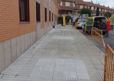 Acondicionamiento de los espacios ocupados por alcorques sin árboles en la Calle Pérez Galdós