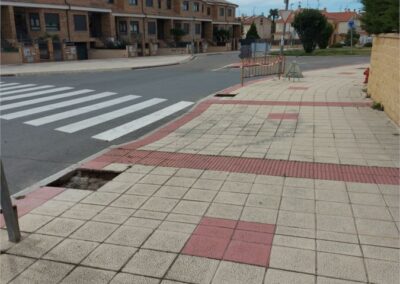 Acondicionamiento de los espacios ocupados por alcorques sin árboles en la Calle Miguel de Cervantes