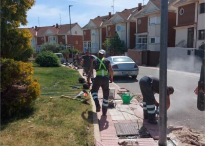 Sustitución de baldosas de hormigón que conforman las aceras de la Calle Juan de Herrera